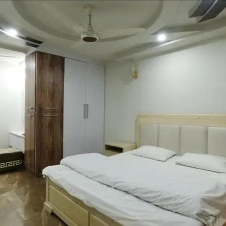 Furnished One-Bedroom Apartment For Rent Lahore Eksteriør bilde