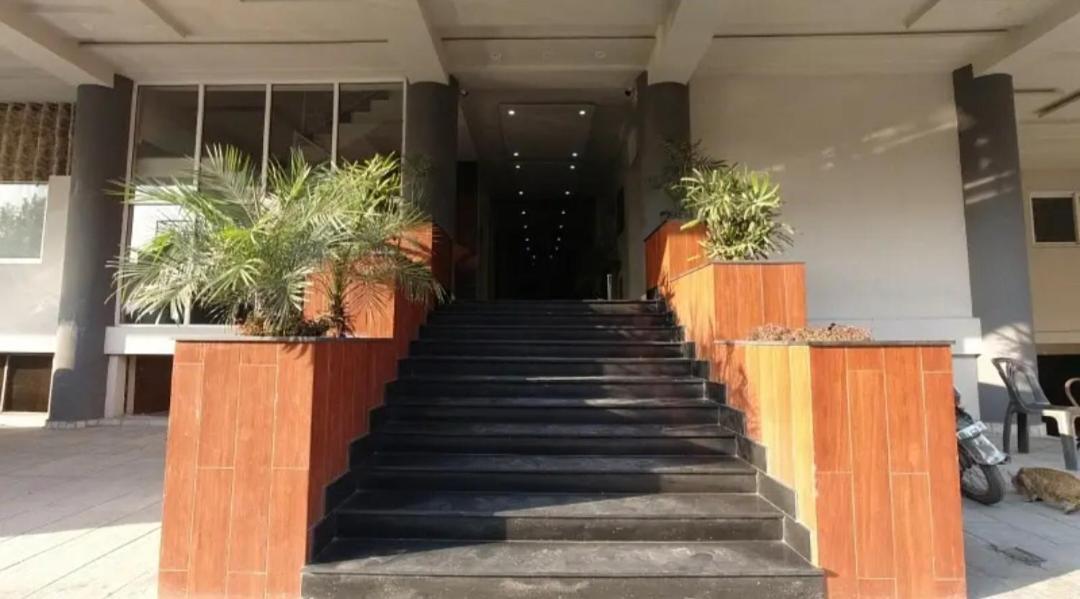 Furnished One-Bedroom Apartment For Rent Lahore Eksteriør bilde
