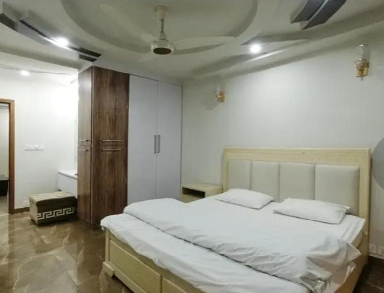 Furnished One-Bedroom Apartment For Rent Lahore Eksteriør bilde